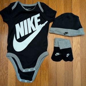 Nike Black and Gray Infant Bodysuit Set
